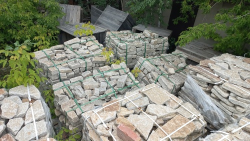 Гранитный плитняк галтованный для мощения купить в Владивостоке