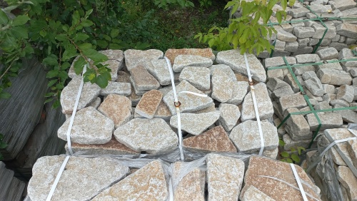 Гранитный плитняк галтованный для мощения купить в Владивостоке