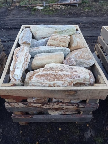 Златолит жёлтый, жёлто-зелёный глыбки и валуны для ланшафтного дизайна купить в Владивостоке