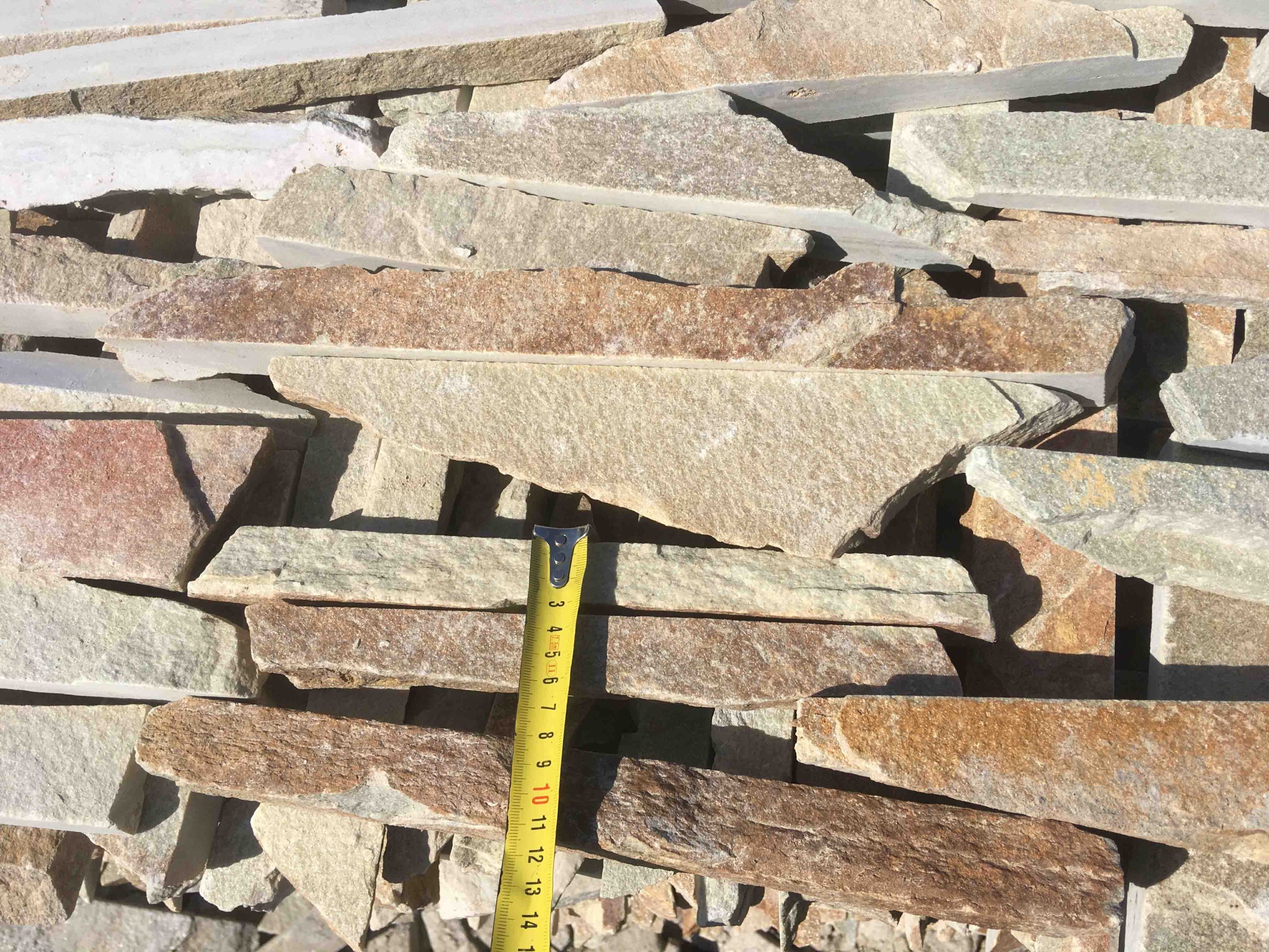 Горбушка златолит золотистый для облицовки купить в Владивостоке