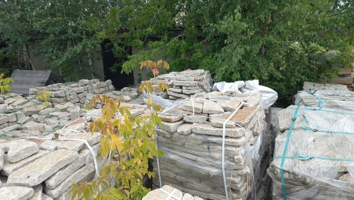 Плитняк галтованный гранитный для ландшафтного дизайна купить в Владивостоке