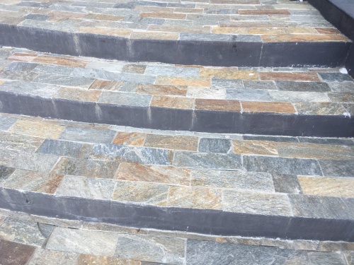 Плитка из Златолита Уральского для лестницы купить в Владивостоке