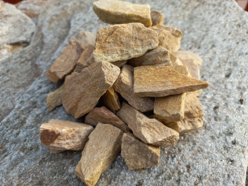 Златолит жёлтый декоративная каменная крошка купить в Владивостоке