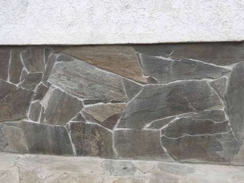 Плитняк златолит Уральский для цоколя, отмостки купить в Владивостоке