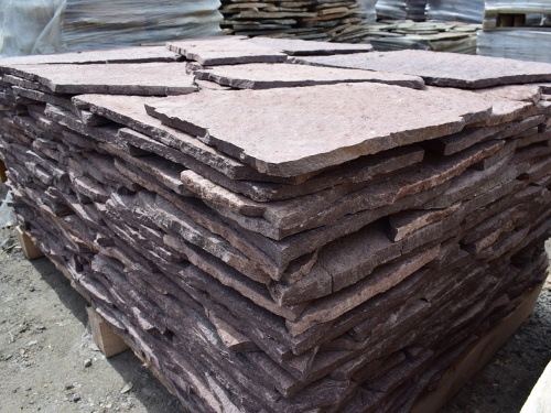 Плитняк лемезит бордовый для облицовки цоколя 20-25 мм  купить в Владивостоке