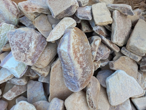 Златолит жёлтый, жёлто-зелёный глыбки и валуны для ланшафтного дизайна купить в Владивостоке