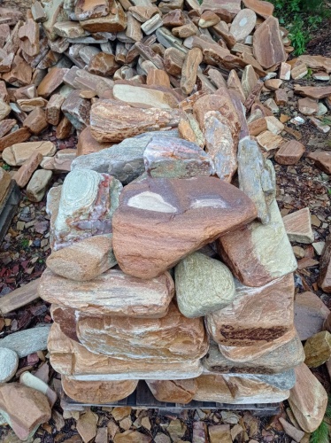 Златолит жёлтый, жёлто-зелёный глыбки и валуны для ланшафтного дизайна купить в Владивостоке