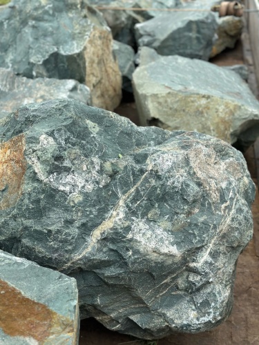 Камни для ландшафтного дизайна зелёные 10-60 килограмм купить в Владивостоке