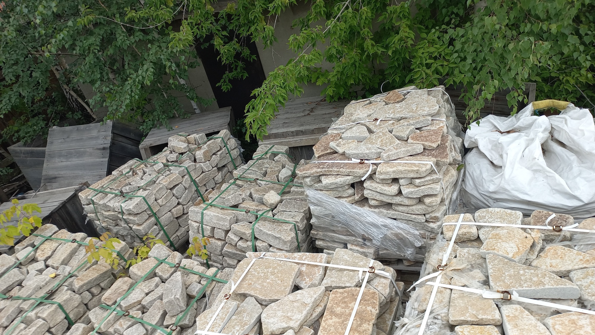 Плитняк гранитный галтованный купить в Владивостоке