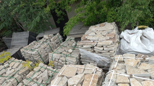 Гранитный плитняк галтованный для мощения купить в Владивостоке