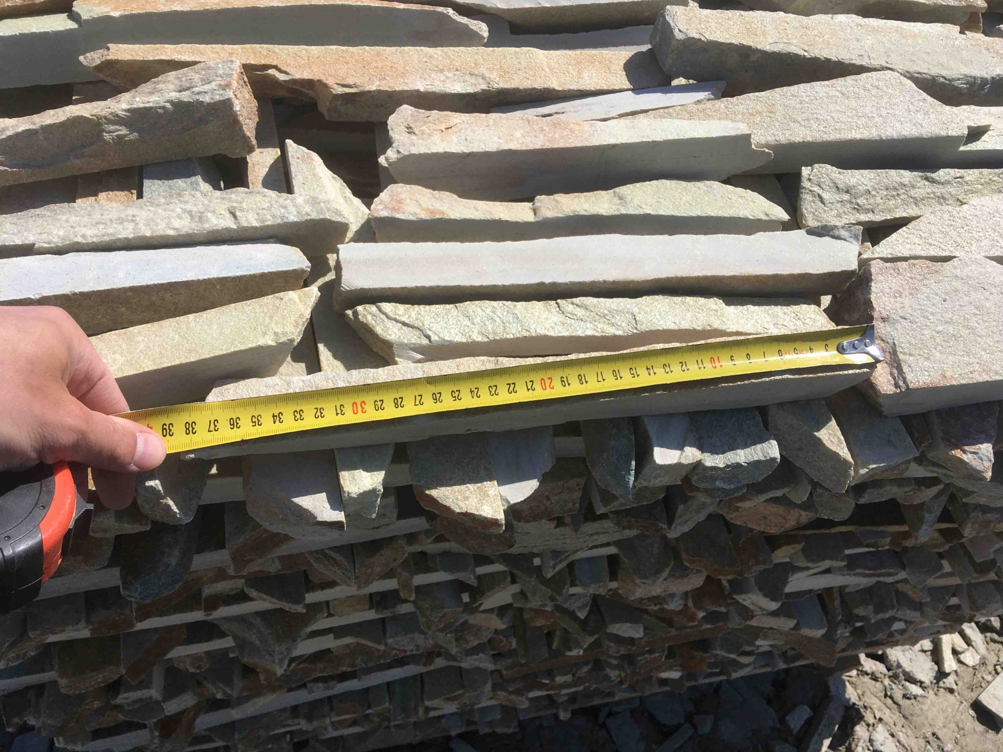 Горбушка златолит золотистый для облицовки купить в Владивостоке