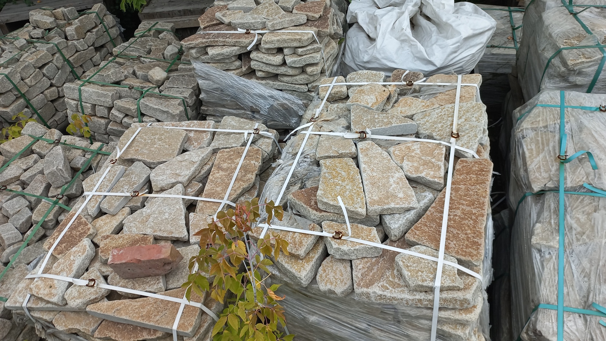 Плитняк гранитный галтованный купить в Владивостоке