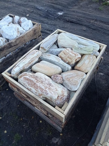 Златолит жёлтый, жёлто-зелёный глыбки и валуны для ланшафтного дизайна купить в Владивостоке