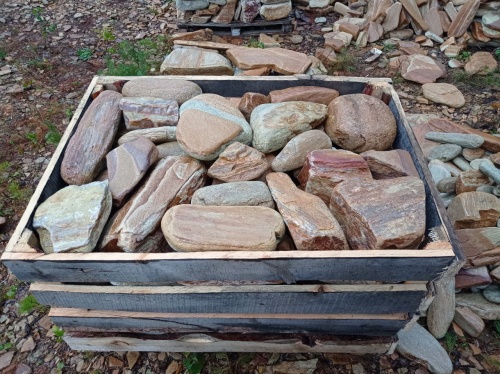 Златолит жёлтый, жёлто-зелёный глыбки и валуны для ланшафтного дизайна купить в Владивостоке