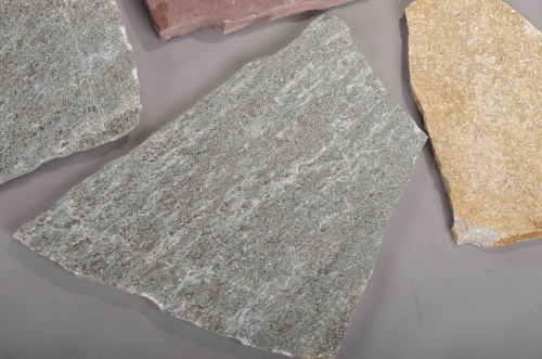 Плитняк златолит Уральский для цоколя, отмостки купить в Владивостоке