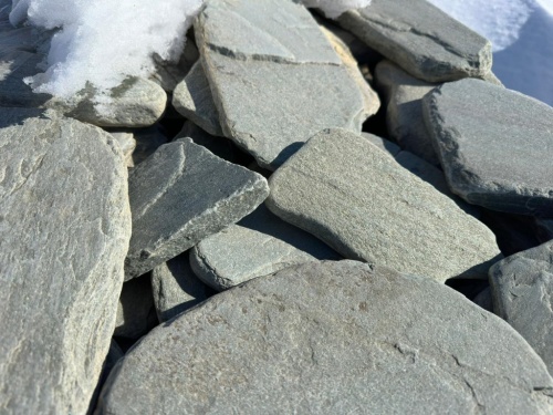 Плитняк златолит зелёный галтованный для цоколя купить в Владивостоке