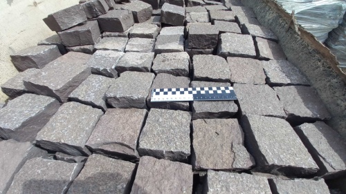 Лемезит колотая брусчатка 10 * 10 см. для парковки купить в Владивостоке